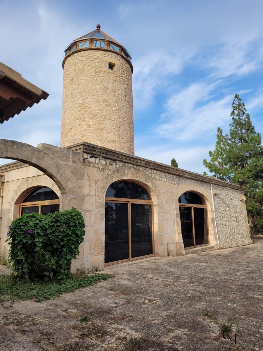 7 soverom Villa til salgs i Santa Margalida med svømmebasseng garasje - € 1 900 000 (Ref: 9996148)