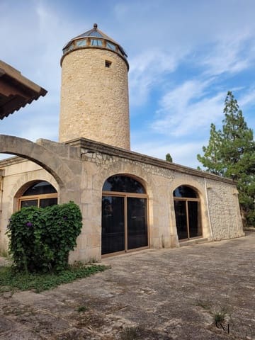 7 soverom Villa til salgs i Santa Margalida med svømmebasseng garasje - € 1 900 000 (Ref: 9996148)