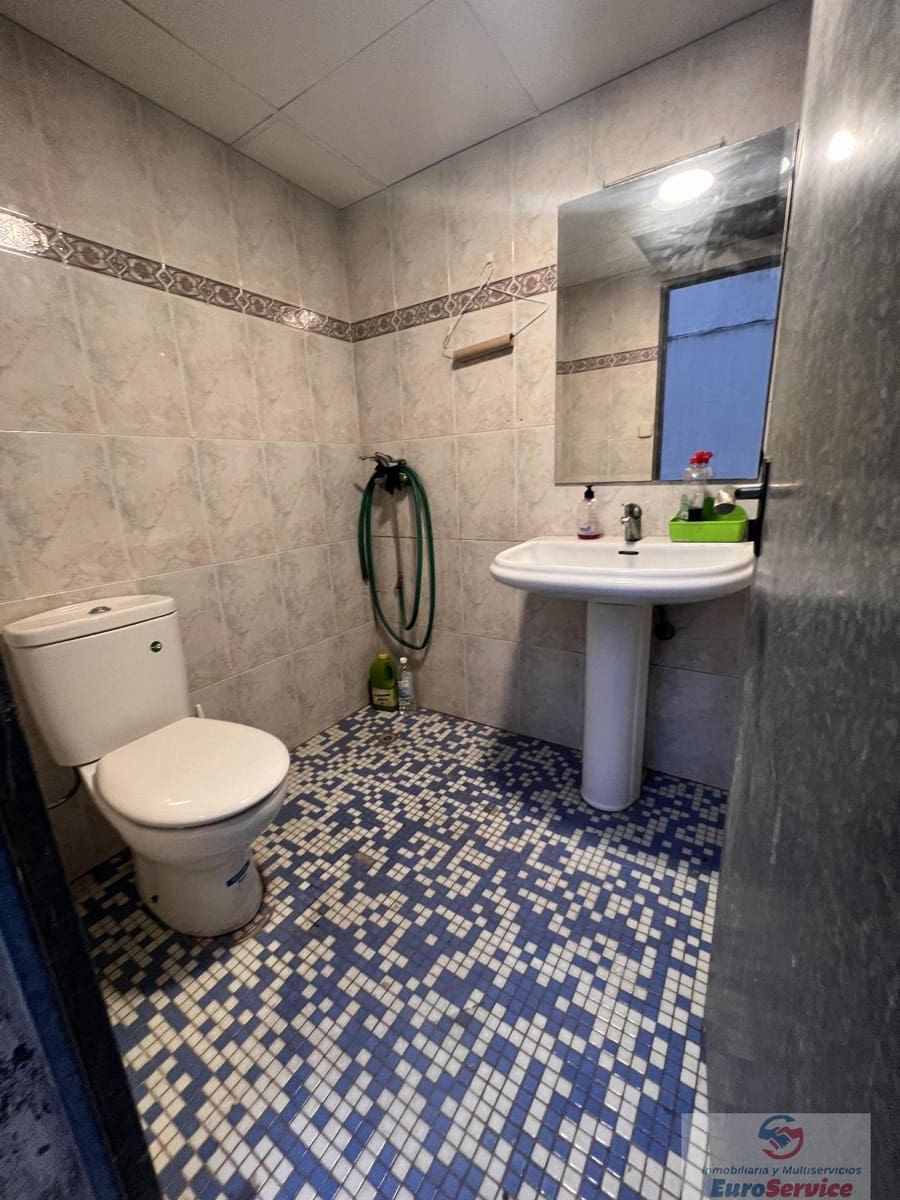 3 slaapkamer Commercieel te huur in Valencia stad - € 790 (Ref: 9354121)