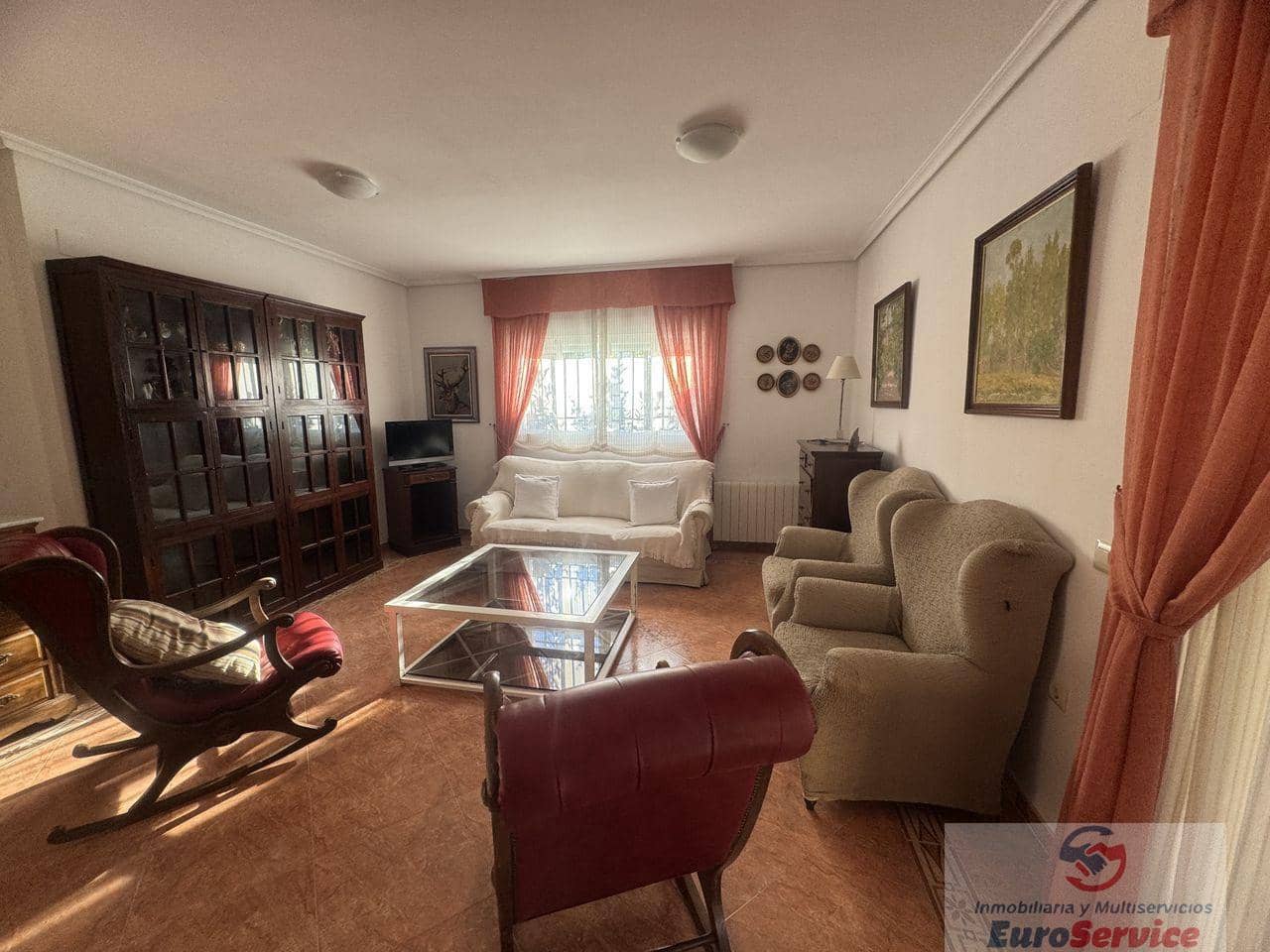 4 bedroom Villa for rent in L'Eliana with pool garage - € 2,690 (Ref: 9354124)