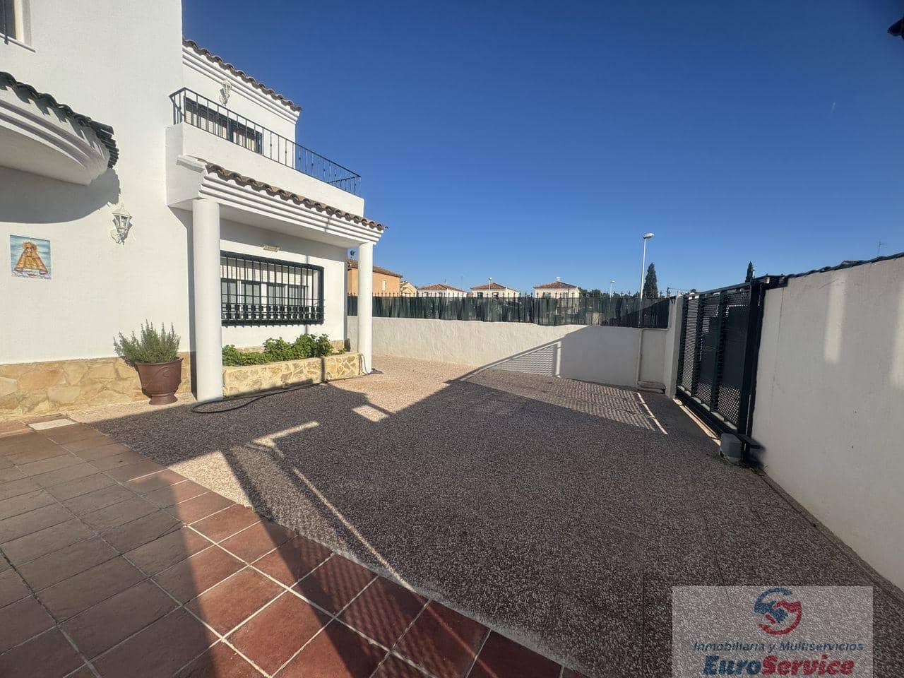 4 bedroom Villa for rent in L'Eliana with pool garage - € 2,690 (Ref: 9354124)