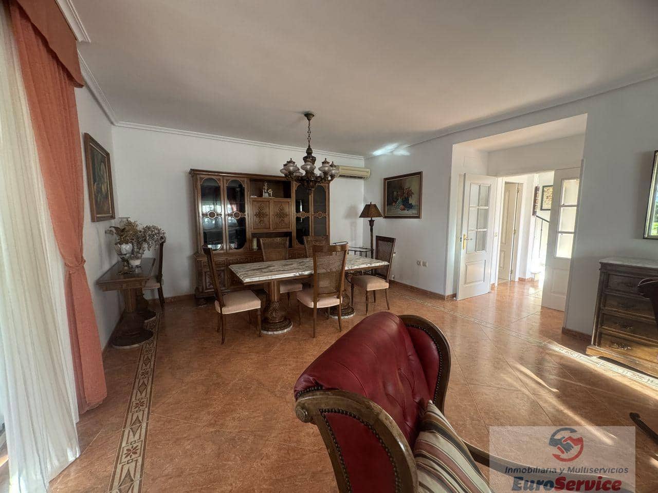 4 bedroom Villa for rent in L'Eliana with pool garage - € 2,690 (Ref: 9354124)