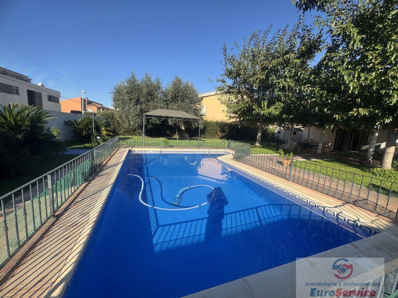 4 bedroom Villa for rent in L'Eliana with pool garage - € 2,690 (Ref: 9354124)