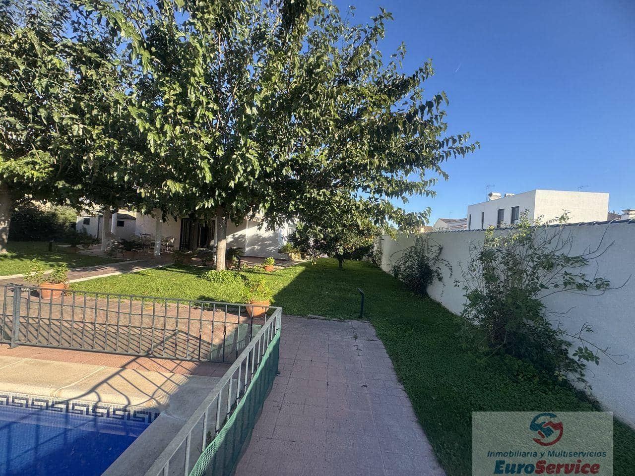 4 bedroom Villa for rent in L'Eliana with pool garage - € 2,690 (Ref: 9354124)