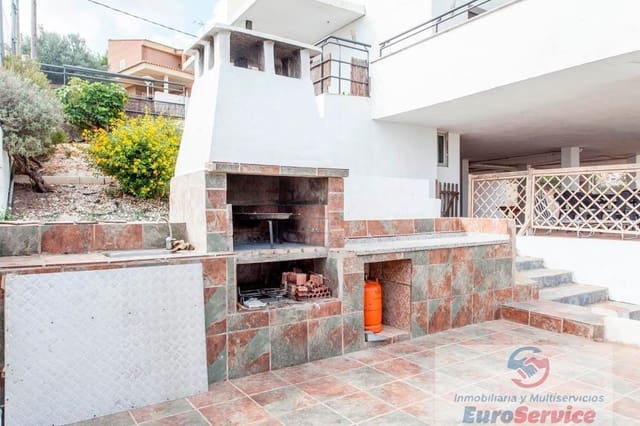 4 bedroom Villa for rent in Chiva with pool garage - € 2,700 (Ref: 9354129)