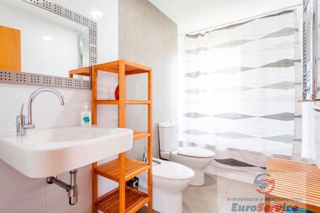 4 bedroom Villa for rent in Chiva with pool garage - € 2,700 (Ref: 9354129)