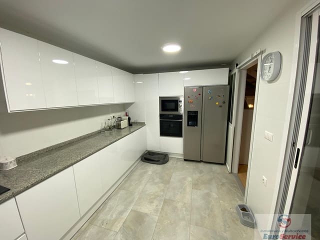 4 soverom Villa til salgs i Chiva med svømmebasseng garasje - € 609 000 (Ref: 9354130)