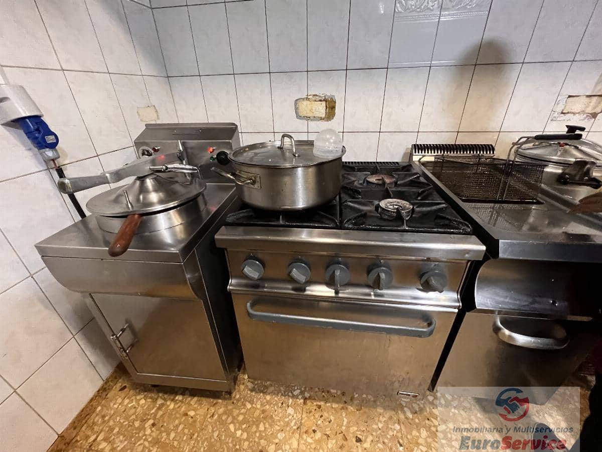 4 slaapkamer Commercieel te huur in Valencia stad - € 49.000 (Ref: 9354135)