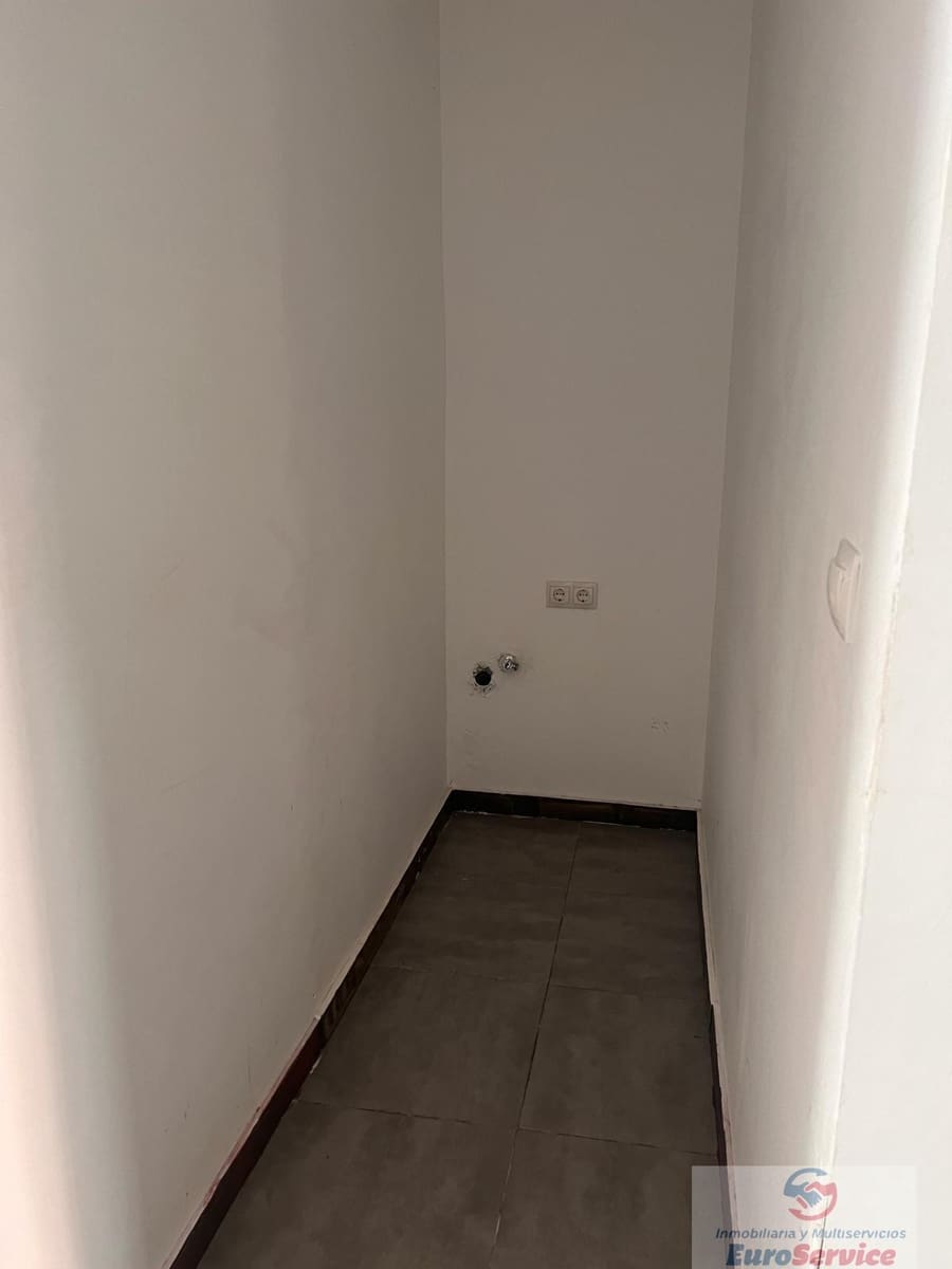 Local Comercial de 6 habitaciones en València ciudad en venta - 169.000 € (Ref: 9354137)