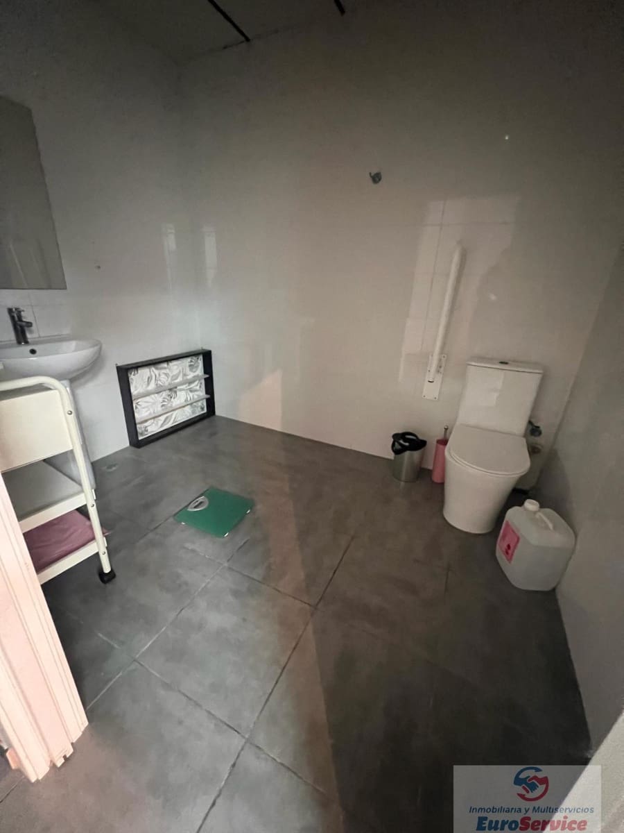 Local Comercial de 6 habitaciones en València ciudad en venta - 169.000 € (Ref: 9354137)