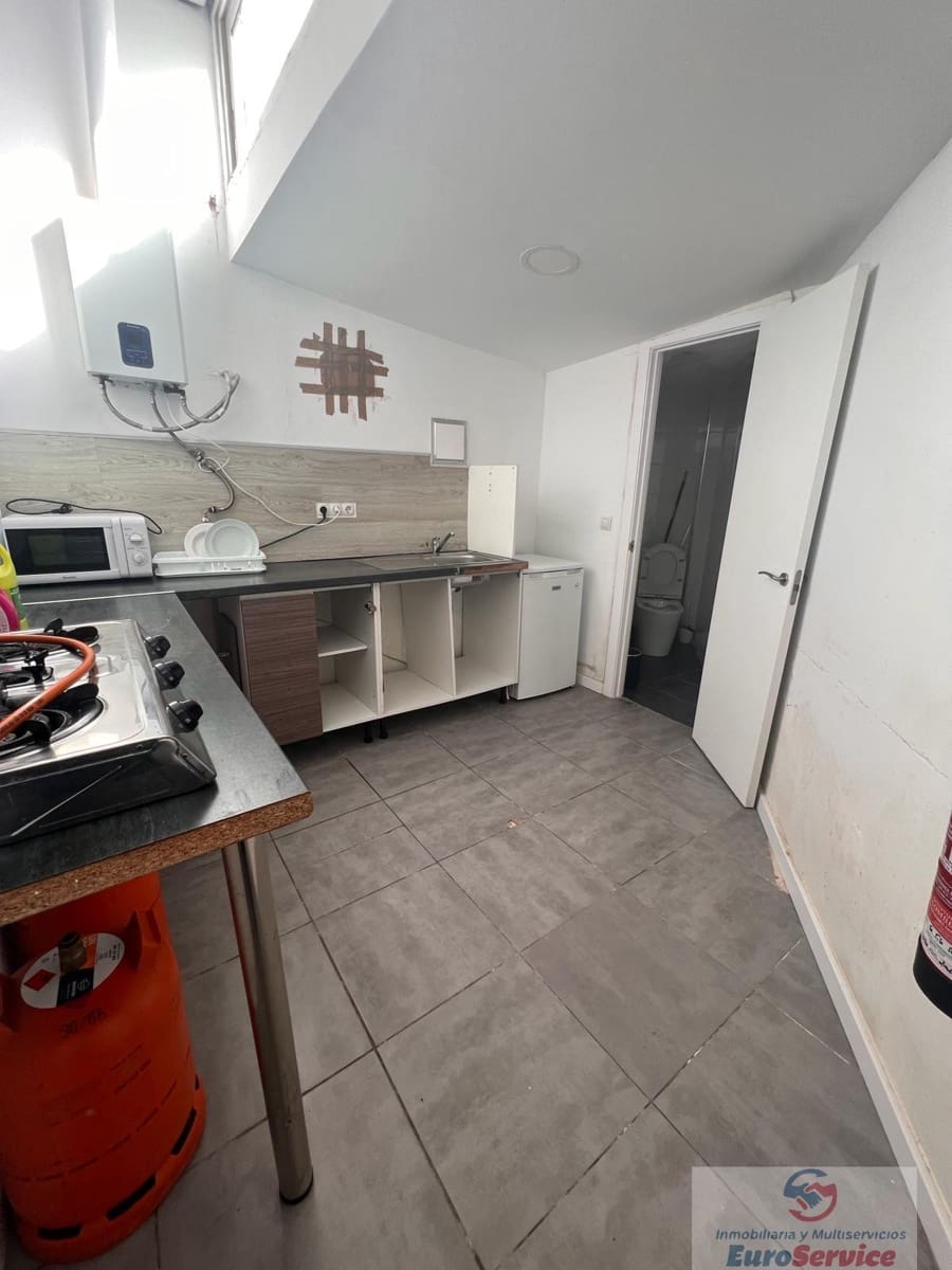 Local Comercial de 6 habitaciones en València ciudad en venta - 169.000 € (Ref: 9354137)