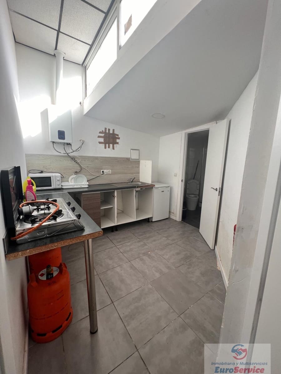 Local Comercial de 6 habitaciones en València ciudad en venta - 169.000 € (Ref: 9354137)