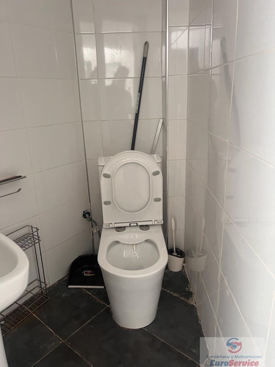 Local Comercial de 6 habitaciones en València ciudad en venta - 169.000 € (Ref: 9354137)