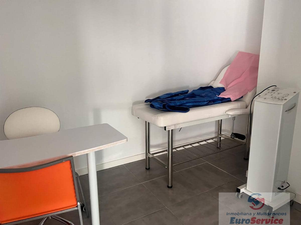 Local Comercial de 6 habitaciones en València ciudad en venta - 169.000 € (Ref: 9354137)