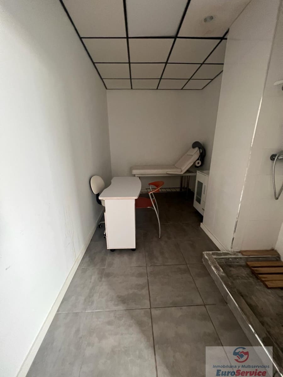 Local Comercial de 6 habitaciones en València ciudad en venta - 169.000 € (Ref: 9354137)