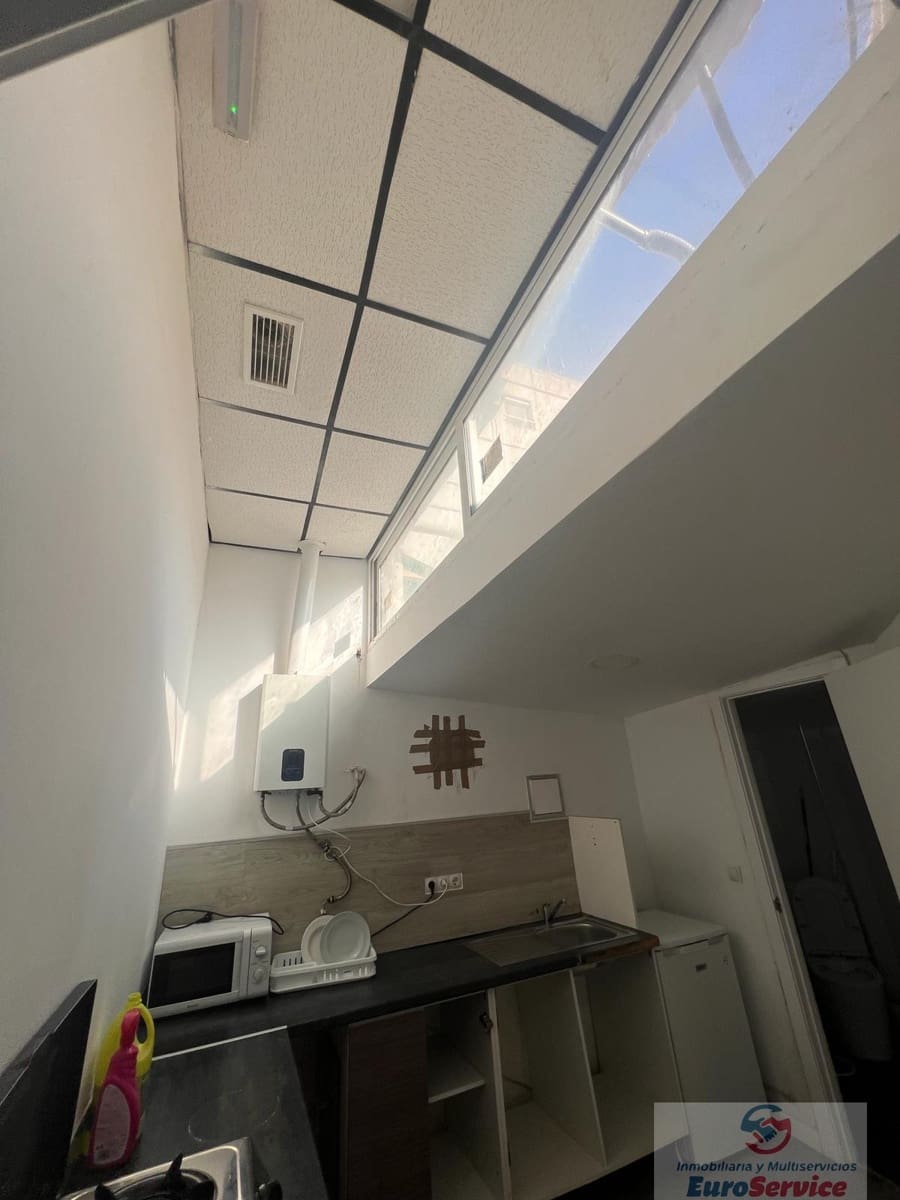 Local Comercial de 6 habitaciones en València ciudad en venta - 169.000 € (Ref: 9354137)