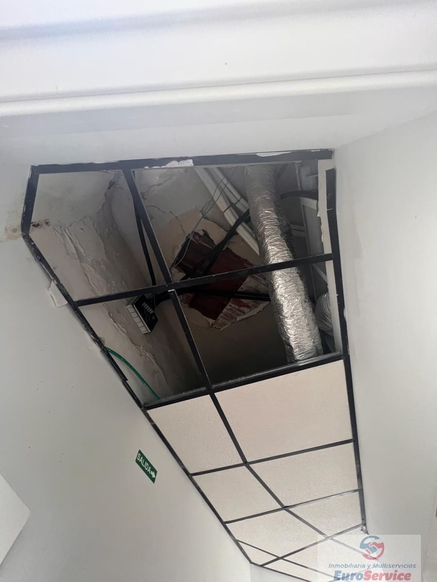 Local Comercial de 6 habitaciones en València ciudad en venta - 169.000 € (Ref: 9354137)