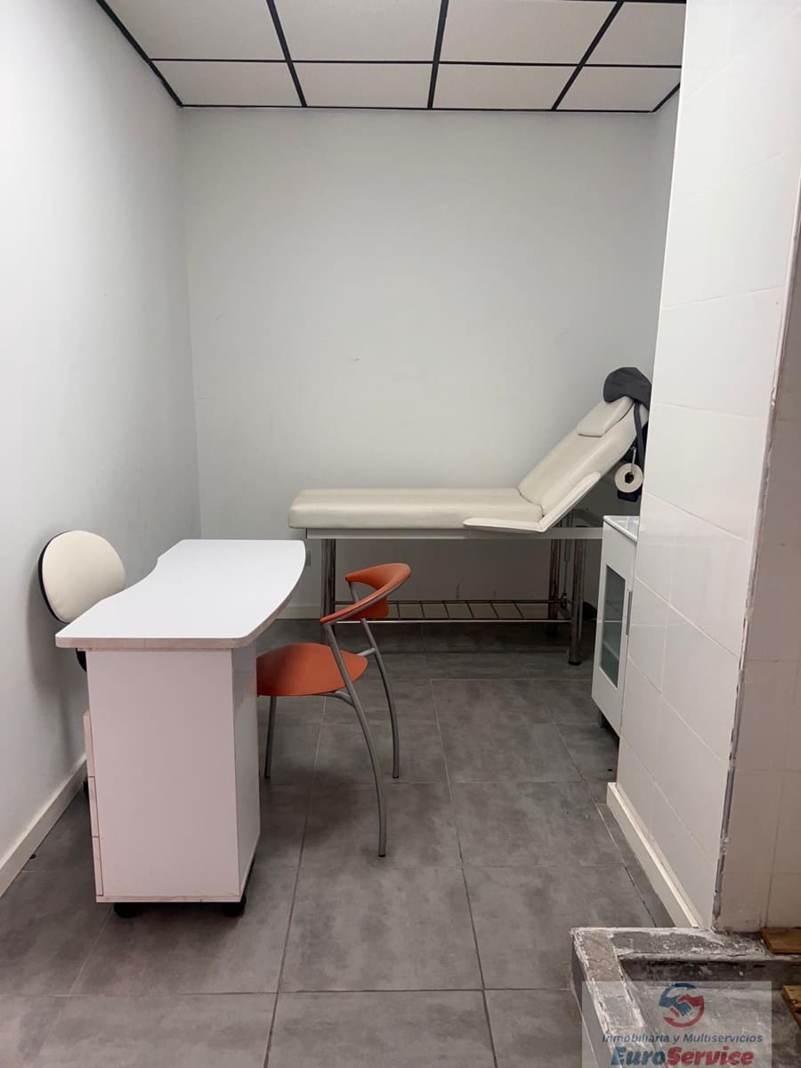 Local Comercial de 6 habitaciones en València ciudad en venta - 169.000 € (Ref: 9354137)