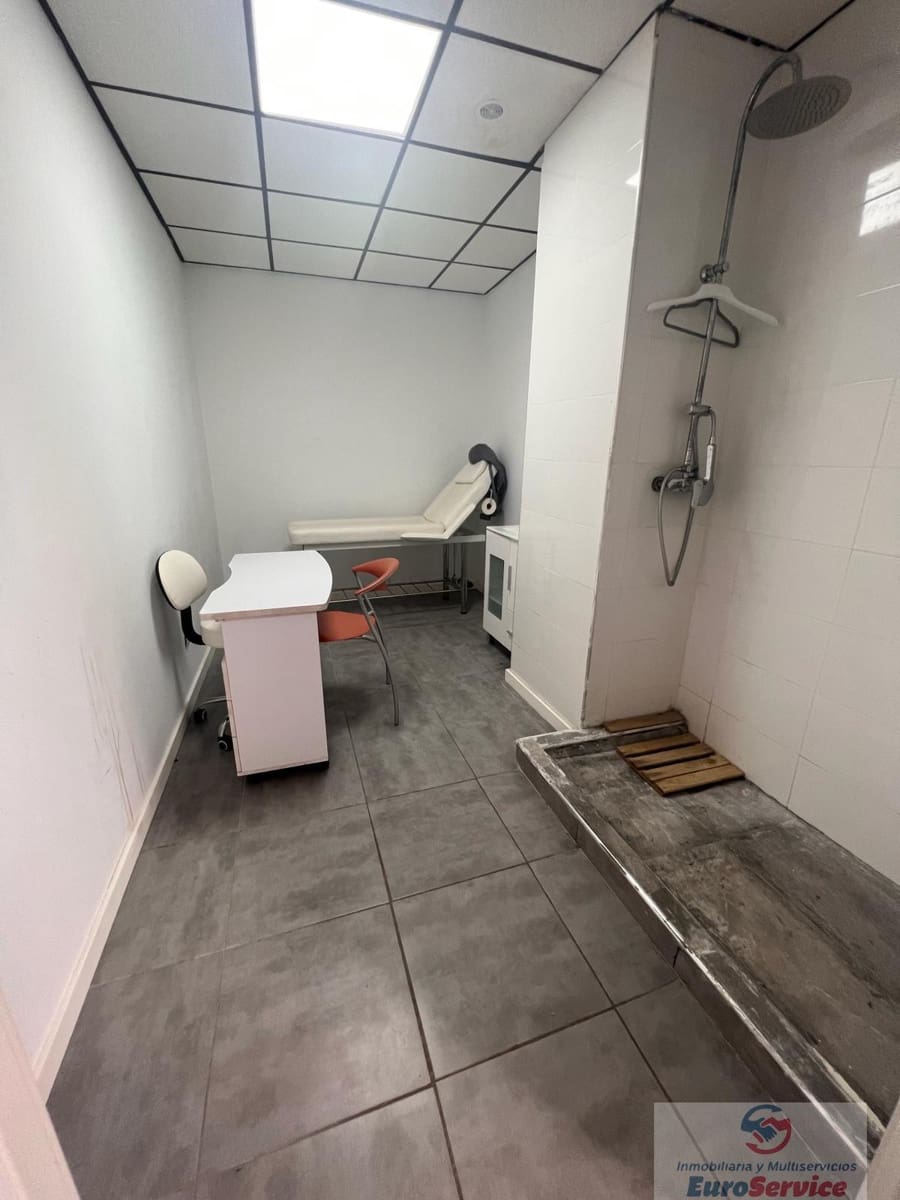 Local Comercial de 6 habitaciones en València ciudad en venta - 169.000 € (Ref: 9354137)