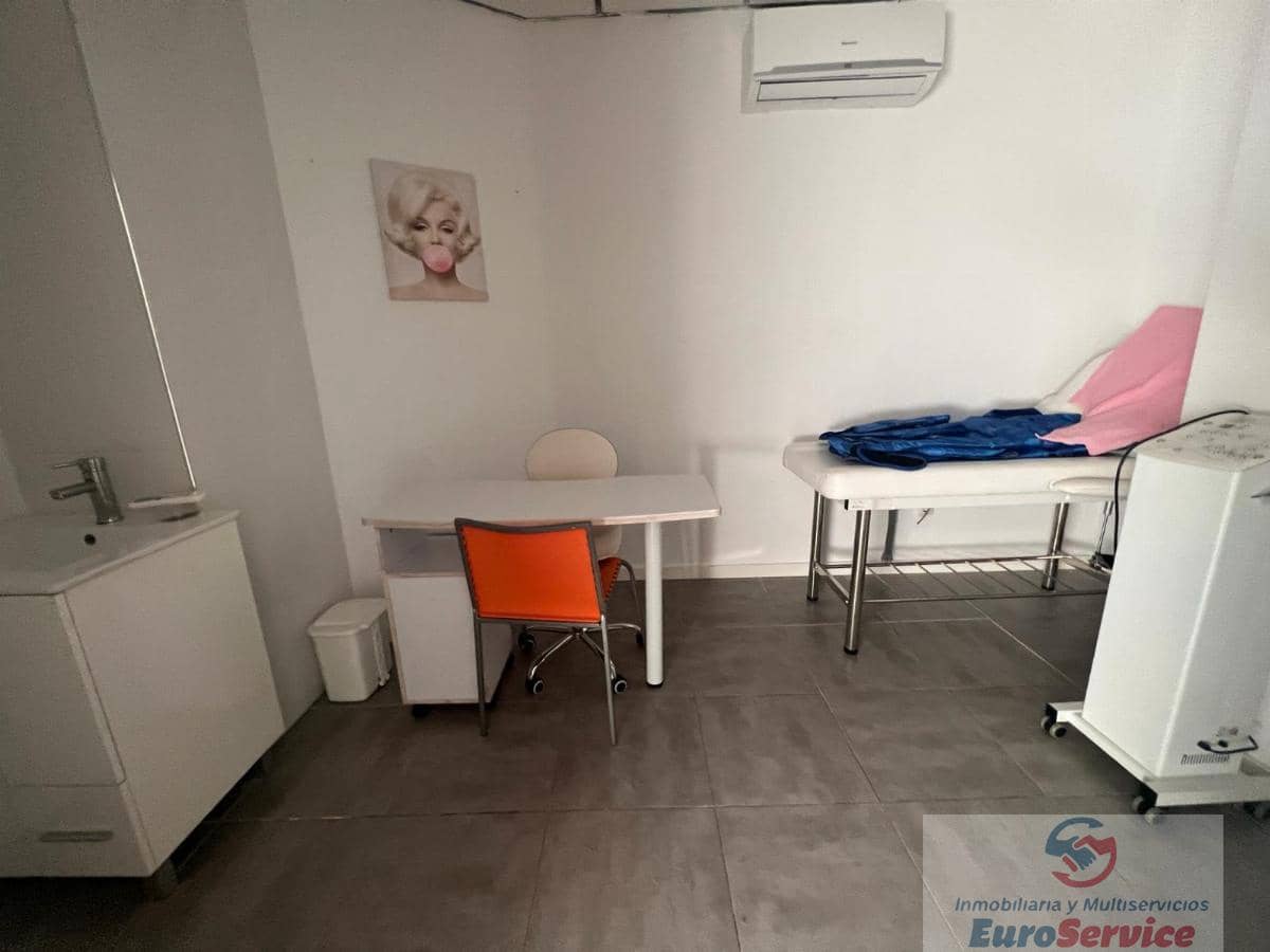 Local Comercial de 6 habitaciones en València ciudad en venta - 169.000 € (Ref: 9354137)