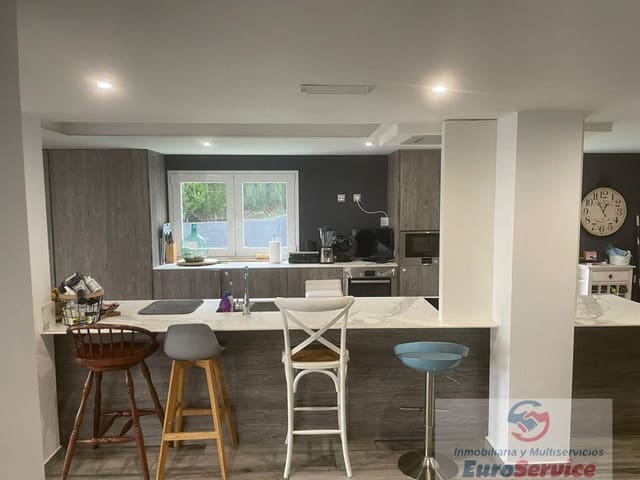 4 bedroom Villa for sale in Valencia city with garage - € 520,000 (Ref: 9354140)