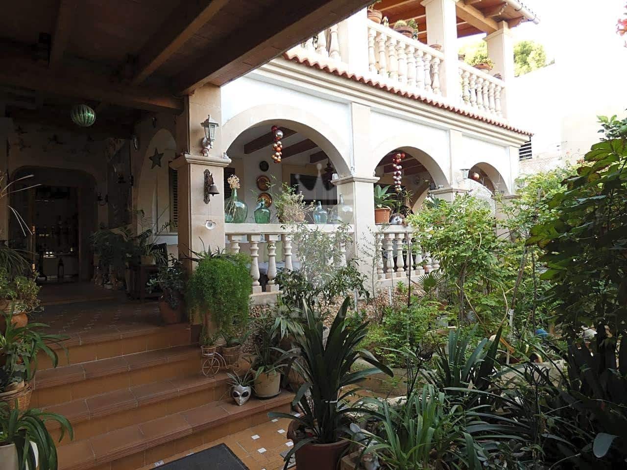 6 bedroom Flat for sale in Palma de Mallorca with garage - € 1,750,000 (Ref: 8374447)