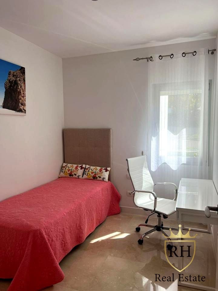 3 bedroom Flat for rent in Magalluf with pool - € 4,666 (Ref: 9002402)