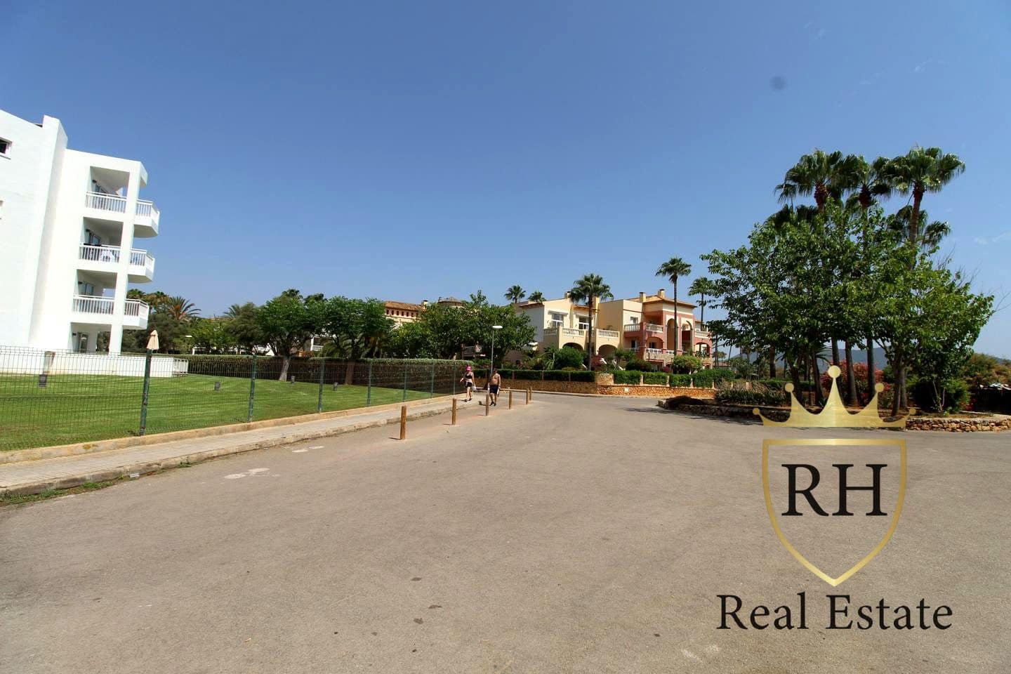 2 soverom Leilighet til salgs i Cala Bona med garasje - € 350 882 (Ref: 9688516)