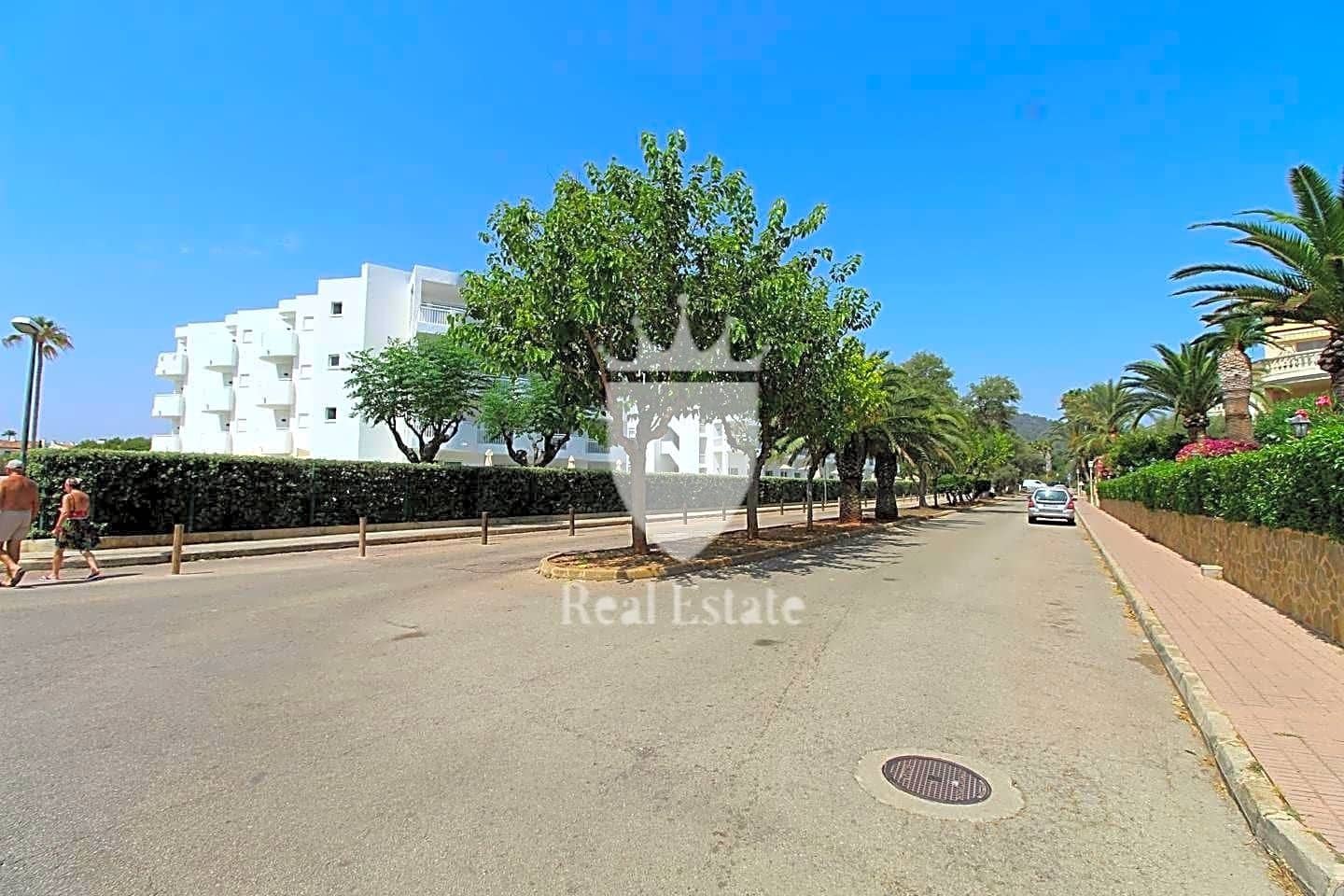 2 soverom Leilighet til salgs i Cala Bona med garasje - € 316 822 (Ref: 9688517)