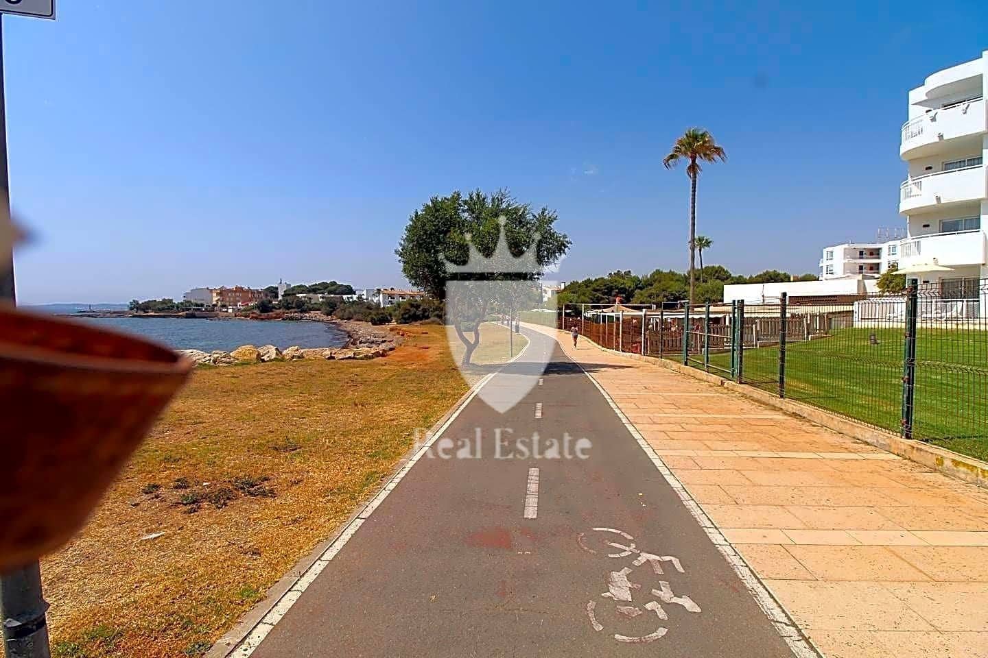 2 soverom Leilighet til salgs i Cala Bona med garasje - € 316 822 (Ref: 9688517)