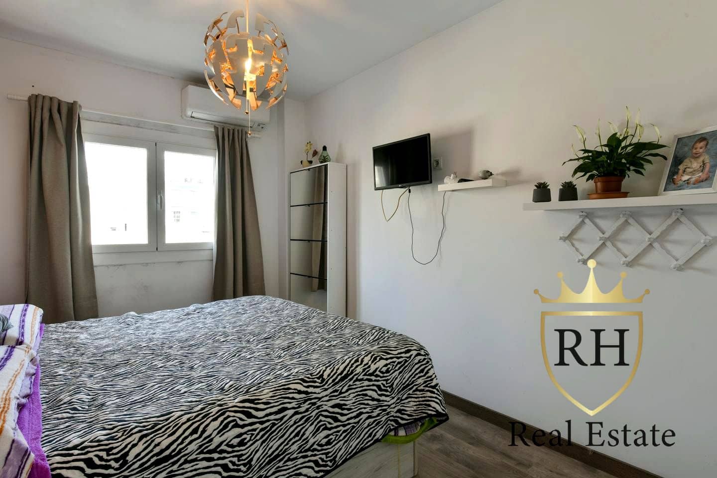 4 bedroom Flat for sale in L'Arenal / S'Arenal - € 399,000 (Ref: 9808936)