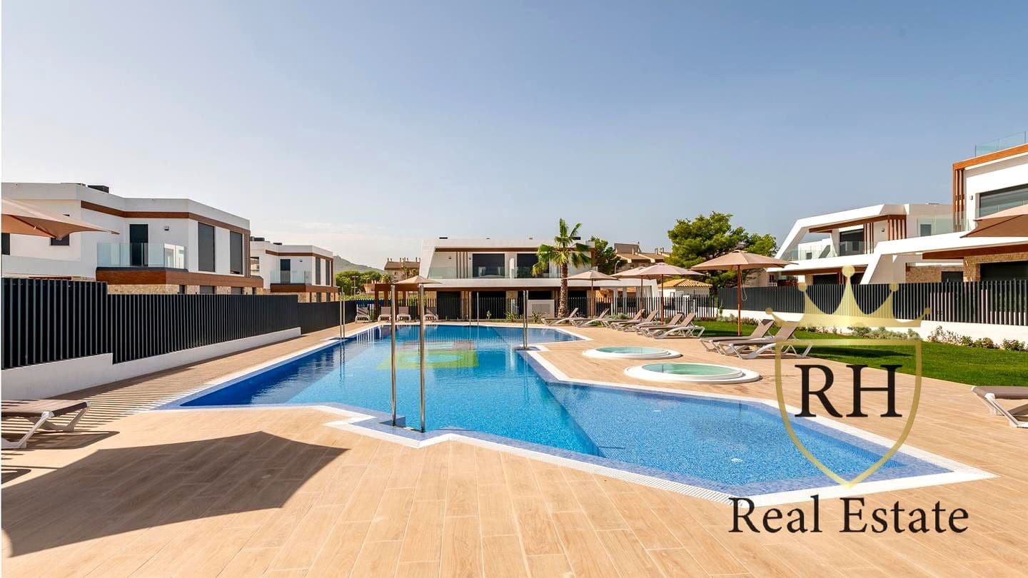 3 soveværelse Villa til salg i Cala Ratjada - € 877.000 (Ref: 9827711)