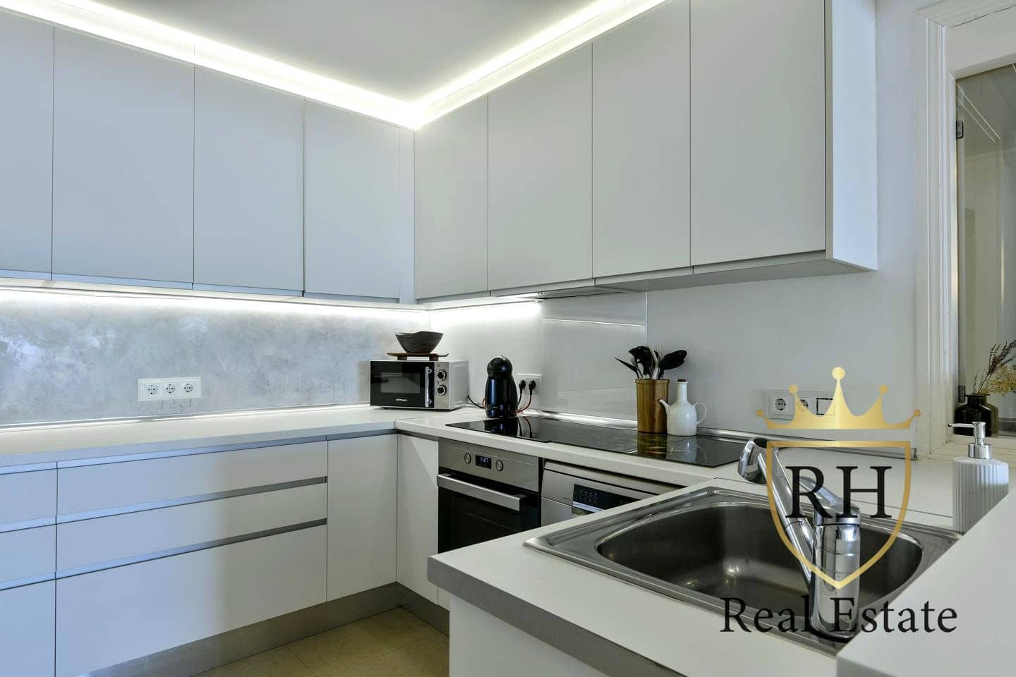 3 bedroom Flat for sale in Cala Vinyes / Cala Vinyas / Cala Vinas with pool garage - € 1,550,000 (Ref: 9895461)