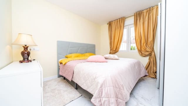 Bungalow de 3 habitaciones en Centro, Torrevieja en venta - 174.000 € (Ref: 10003834)