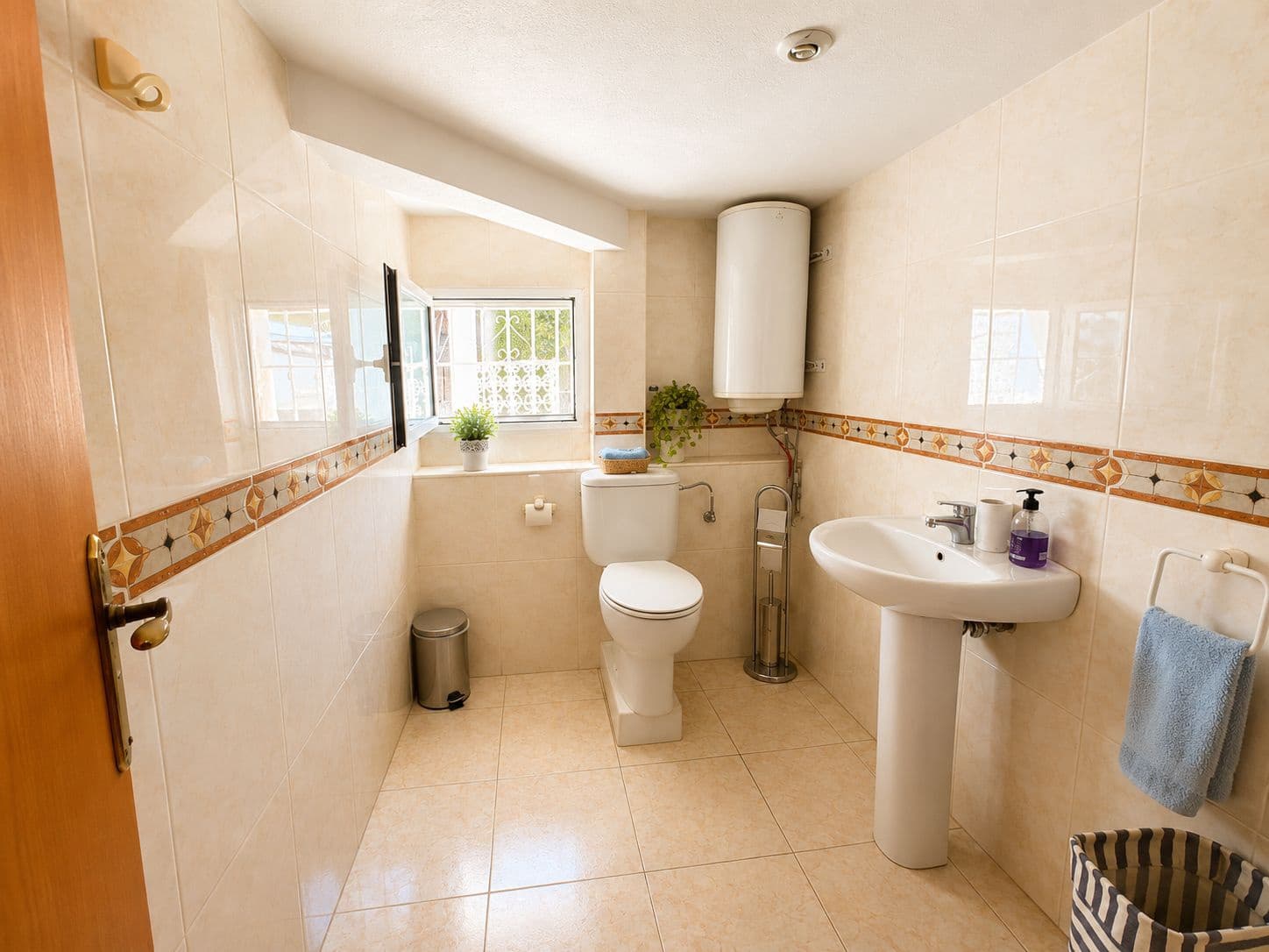 5 bedroom Villa for sale in Torrevieja with pool garage - € 399,000 (Ref: 10003835)