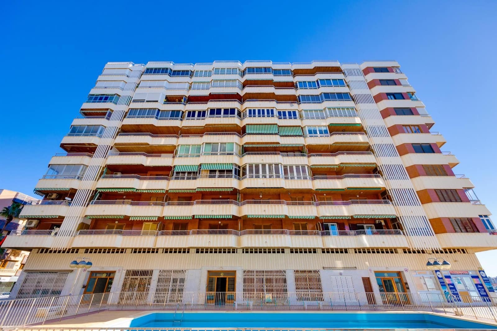 3 soveværelse Lejlighed til salg i Torrevieja med swimmingpool - € 256.000 (Ref: 10003836)