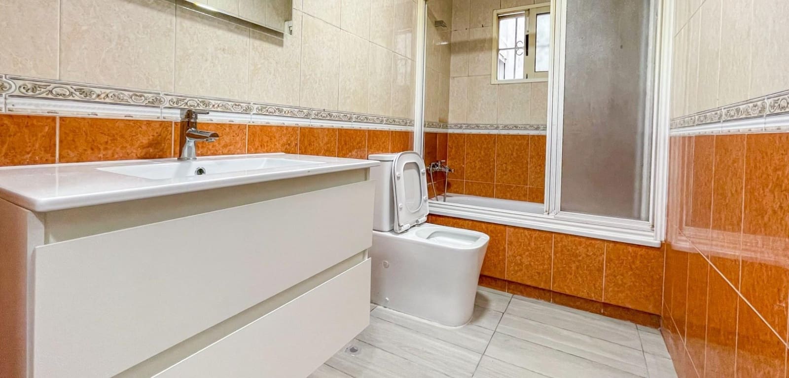 2 bedroom Apartment for sale in Torrevieja - € 140,000 (Ref: 10003837)
