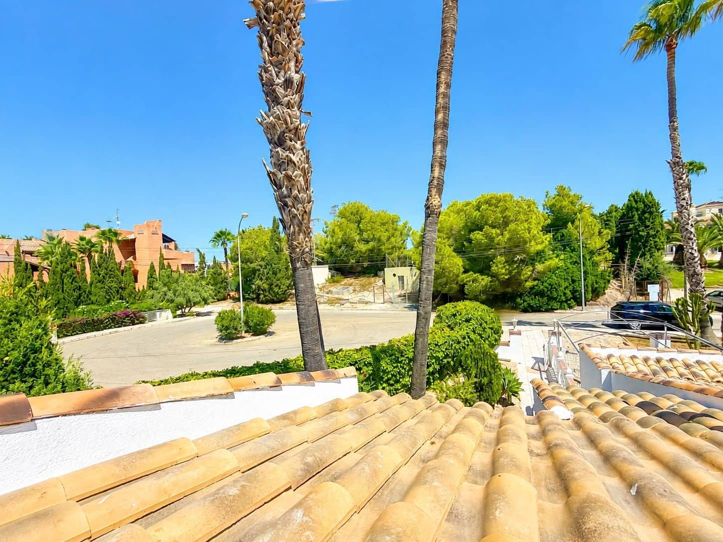 Chalet de 3 habitaciones en Filipinas en venta con garaje - 529.995 € (Ref: 10003844)