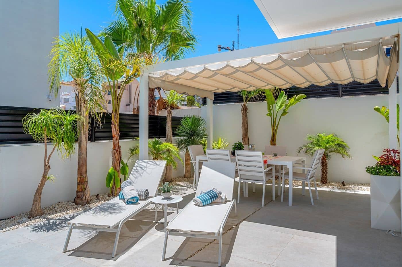 4 soveværelse Villa til salg i Guardamar del Segura - € 1.250.000 (Ref: 10003848)