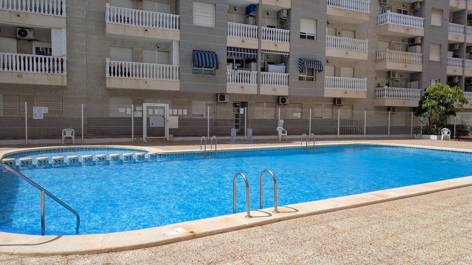1 Zimmer Apartment zu verkaufen in Torrevieja mit Pool - 113.900 € (Ref: 10003860)