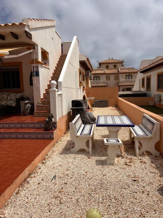2 soverom Rekkehus til salgs i Orihuela Costa med svømmebasseng - € 249 995 (Ref: 10005769)