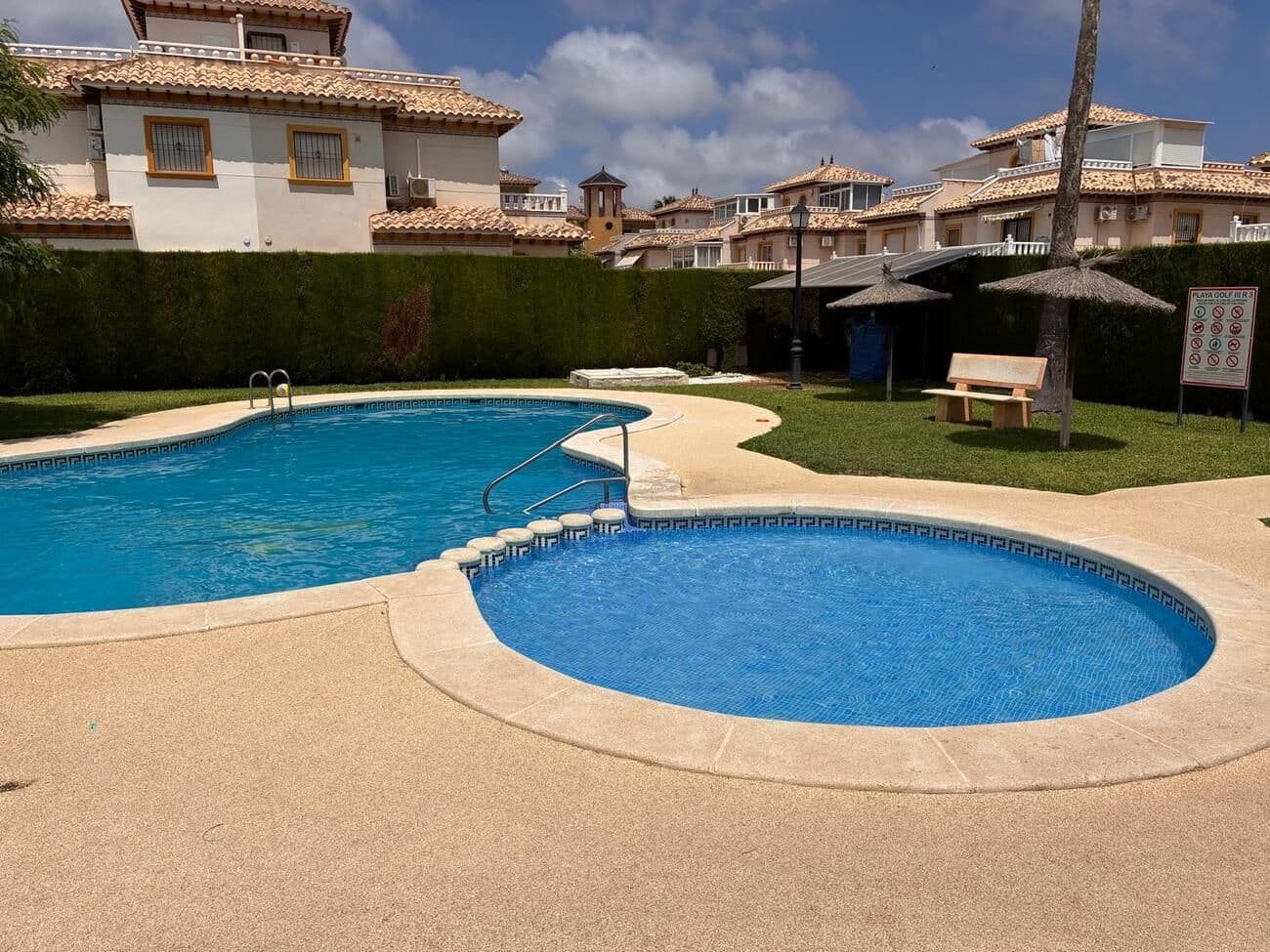 2 soverom Rekkehus til salgs i Orihuela Costa med svømmebasseng - € 249 995 (Ref: 10005769)