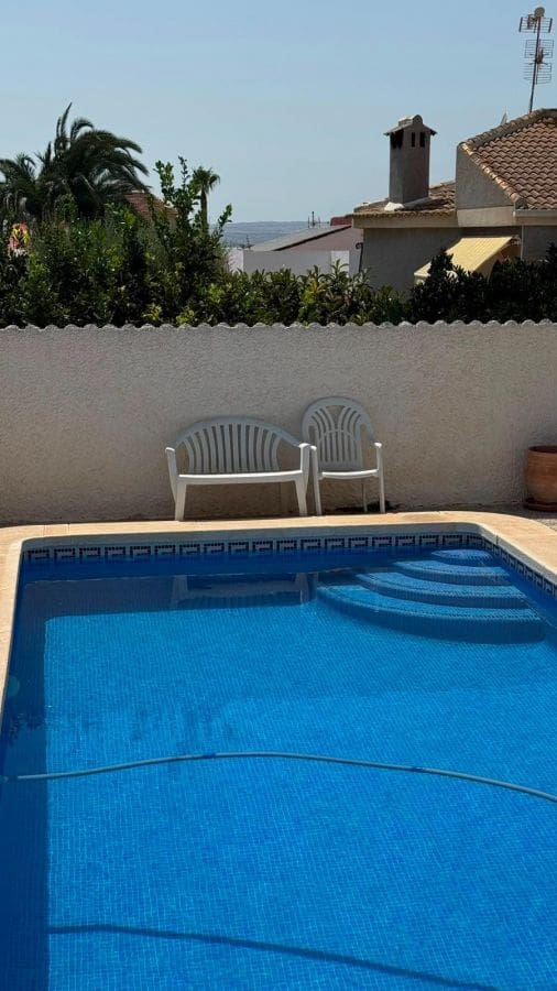 5 soverom Kjedet enebolig til salgs i Torrevieja med svømmebasseng garasje - € 332 900 (Ref: 10007249)
