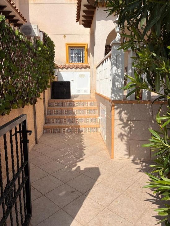2 soverom Villa til salgs i Orihuela Costa med svømmebasseng - € 269 000 (Ref: 10013464)