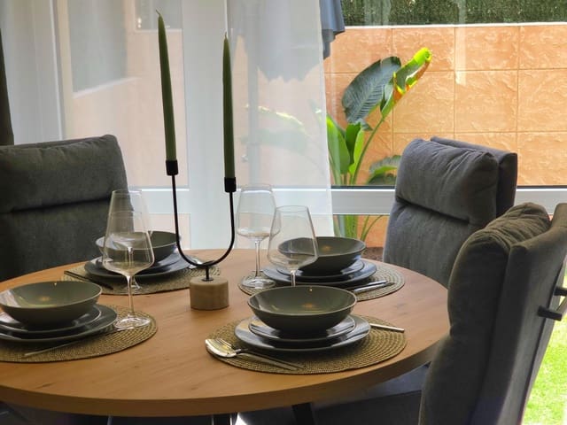 Bungalow de 3 habitaciones en Los Europeos, Torrevieja en venta - 334.900 € (Ref: 10013475)