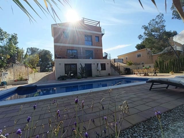 5 Zimmer Villa zu verkaufen in Pilar de la Horadada mit Pool - 785.000 € (Ref: 10018565)