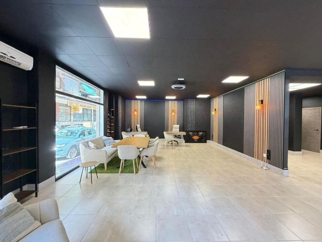 Commercial for sale in Torrevieja - € 169,900 (Ref: 10018574)