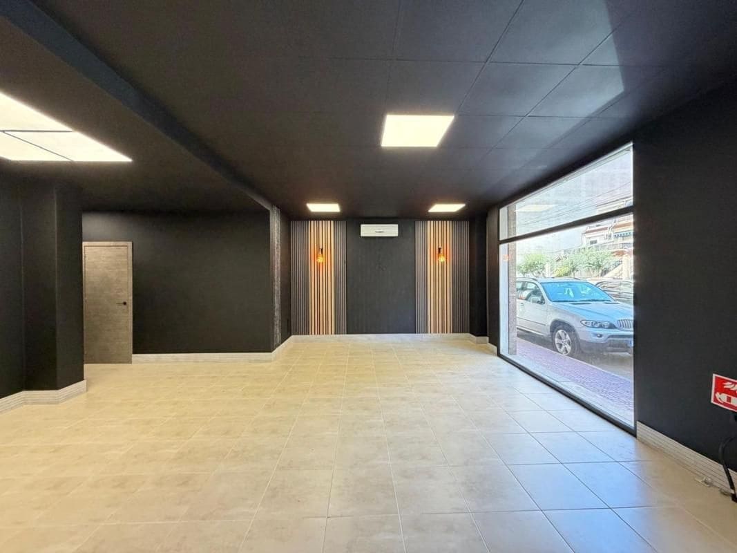 Commercial for sale in Torrevieja - € 169,900 (Ref: 10018574)