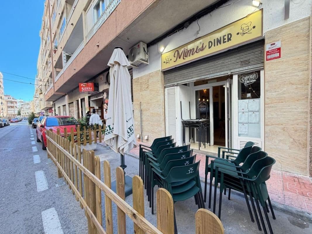 Kommersiell til salgs i Torrevieja - € 160 000 (Ref: 10018575)
