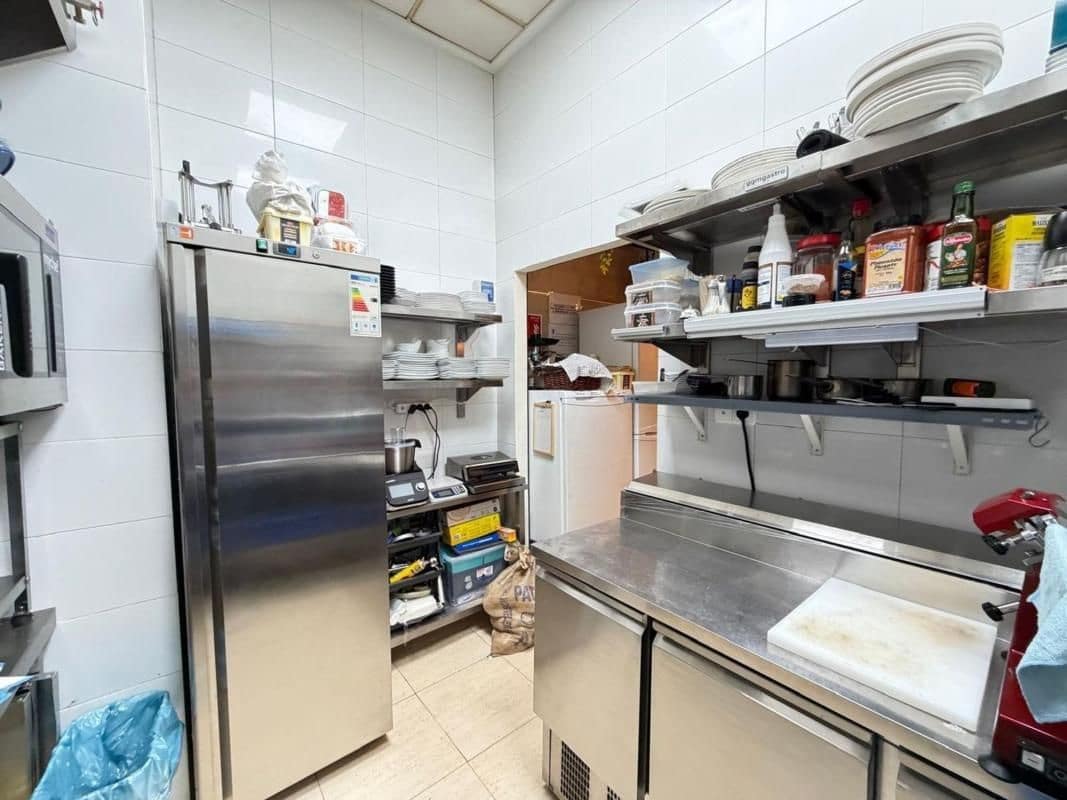 Kommersiell til salgs i Torrevieja - € 160 000 (Ref: 10018575)